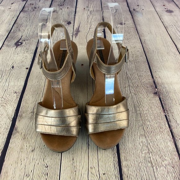 Clarks Gunmetal-Toned Solid Wedge Sandals - Picture 4 of 10